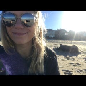 Meet your Posher, Alyssa